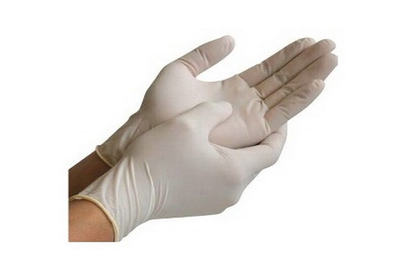 ۲۰ تن دستکش طبی احتکار شده کشف شد