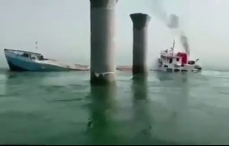 اولین تصاویر از لحظه غرق شدن کشتی ایرانی بهبهان در سواحل عراق