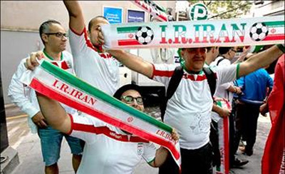 وقتی عشق "ایران" فاصله را از بین می‌برد/ فوتبال حرف سیاسی ندارد