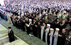 پخش بروشور و نشریه علیه وزیر ارشاد در نماز عید