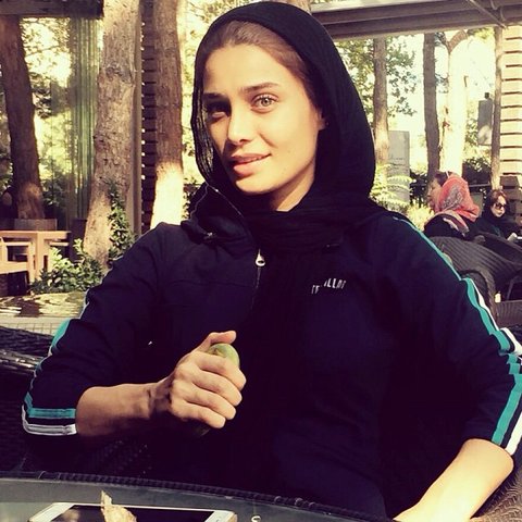 بازیگر زن ایرانی برای تمرین بوکس به تایلند رفت/ سینما، رژیم غذایی، بوکس، گیتار؛ زندگی تینا آخوندتبار +عکس