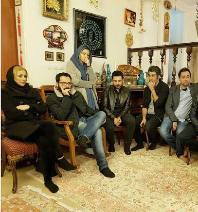 حضور جمعی از بازیگران سرشناس در منزل مرحوم علی معلم (عکس)