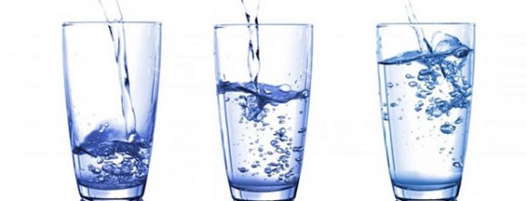  ۱۴ نشانه که شما آب کافی نمی نوشید