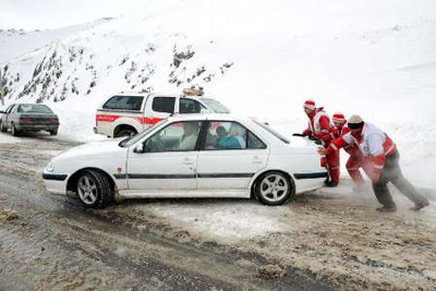 خدمات امدادی به سه هزار مسافر گرفتار در برف و کولاک 8 استان