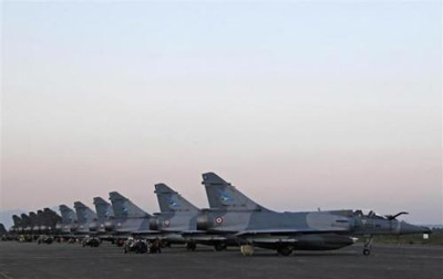 لیبی: هواپیمای قطری برای تروریست‌ها سلاح می‌برد