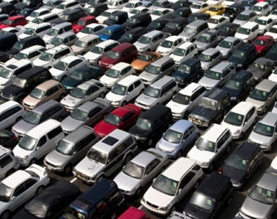 بازار خودرو باز هم بی رونق تر شد/ مشتریان در انتظار افزایش وام خرید خودرو