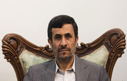 متنی که حامیان احمدی نژاد برای تمجید از او نوشتند:"او معلم بشر گردید"