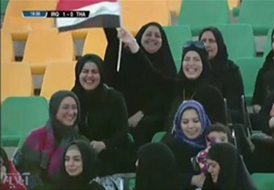 زنان تایلندی و عراقی چگونه به استادیوم دستگردی رفتند؟