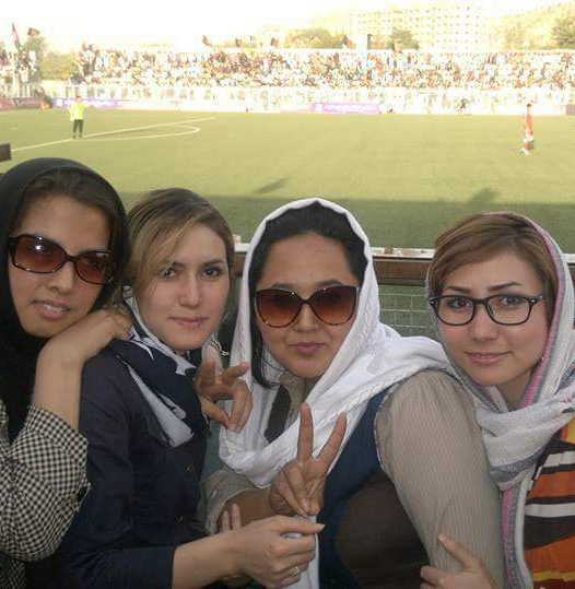 عکس/ زنان افغانستانی تماشاگران ویژه فوتبال ایران