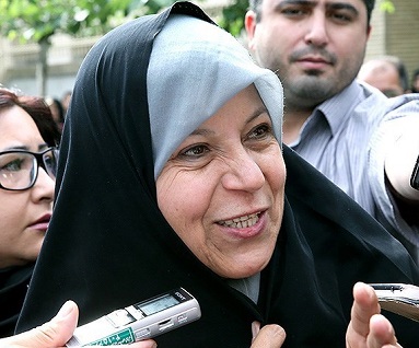 فائزه هاشمی: پدرم حامی روحانی بود/ واکنش جالب دختر آیت الله، به کاندیداتوری احمدی نژاد
