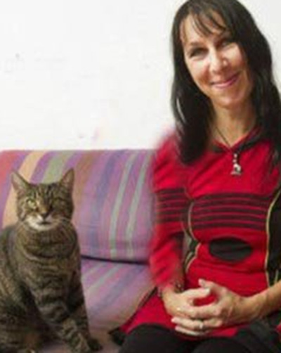 ازدواج یک زن با گربه هایش+سند رسمی ازدواج! /تصاویر