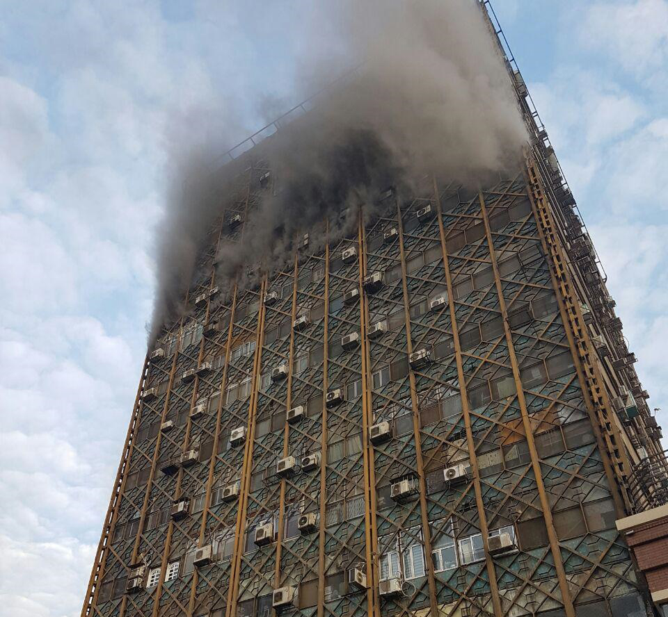 ساختمان پلاسکو در آتش می‌سوزد+ تصاویر