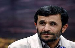  دستیار روحانی: احمدی‌نژاد دو جناح را به کما برد و منهدم کرد