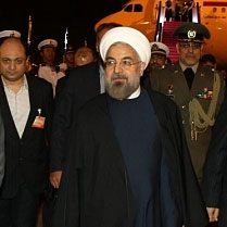  استقبال از روحانی با شلیک 21 گلوله توپ