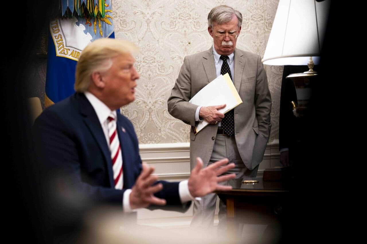 چرا نام کتاب بولتون جنجال برانگیز شد؟