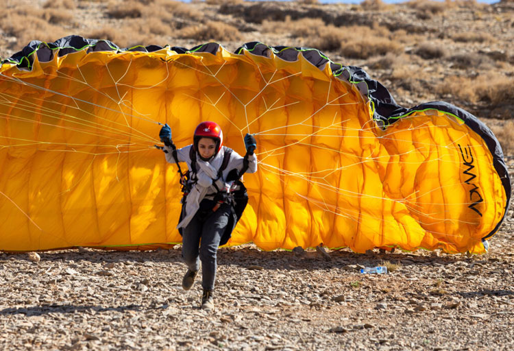 پرواز با پاراگلایدر برفراز گردنه‌رُخ