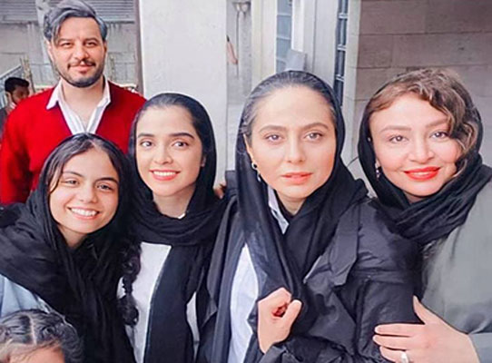 عکس دسته‌جمعی بانوان سریال زخم کاری با حضور مالک