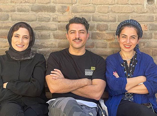 عکسی یادگاری از پشت صحنه سریال خاتون