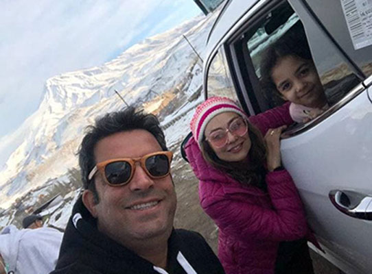 خانواده منوچهر هادی در لوکیشن سریال «نیسان آبی»