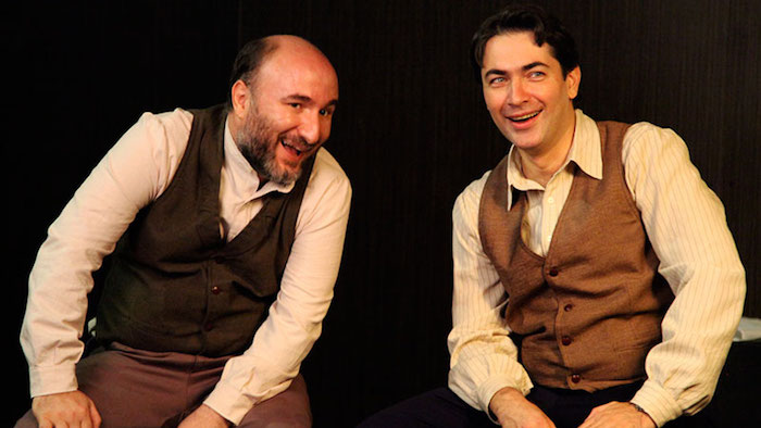 سنگ ها در جیب هایش