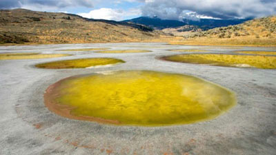 دریاچه لکه دار؛ کانادا (Spotted Lake)