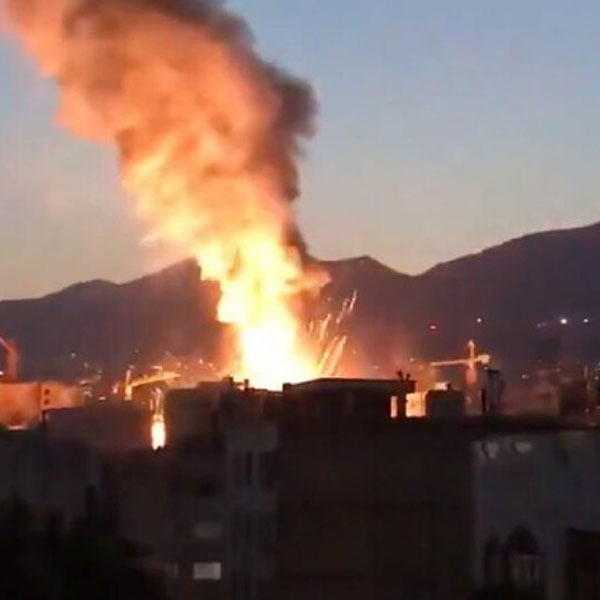 حجم آتش در لحظه انفجار درمانگاه سینا در حوالی تجریش