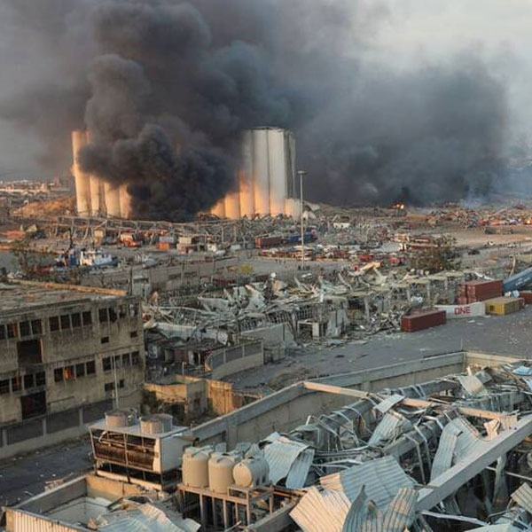نمای دوربین مداربسته از ورود موج انفجار بیروت به منزل مسکونی