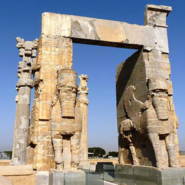 کشف 13 اسکلت در لایه های پنهان تخت جمشید