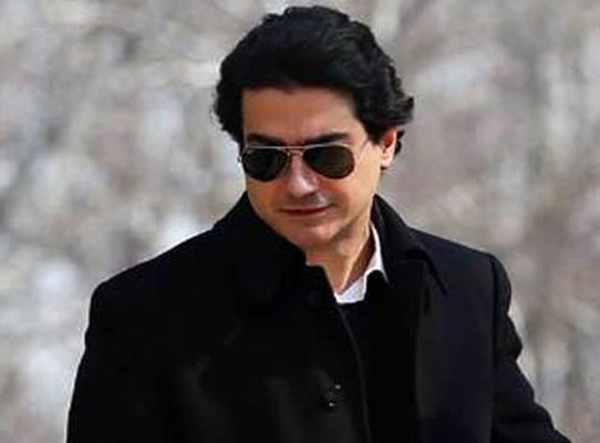 آواز همایون شجریان بر مزار پدر در سالروز درگذشت محمدرضا شجریان