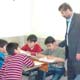با دانش آموز خود رابطه دوستانه برقرار کنیم