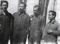  از راست: امير حسين دهلوى (امام)، مهندس منصور مبيني، هوشنگ کاوه، اسدالله پيمان، به هنگام دوبله مرا ببخش 1326